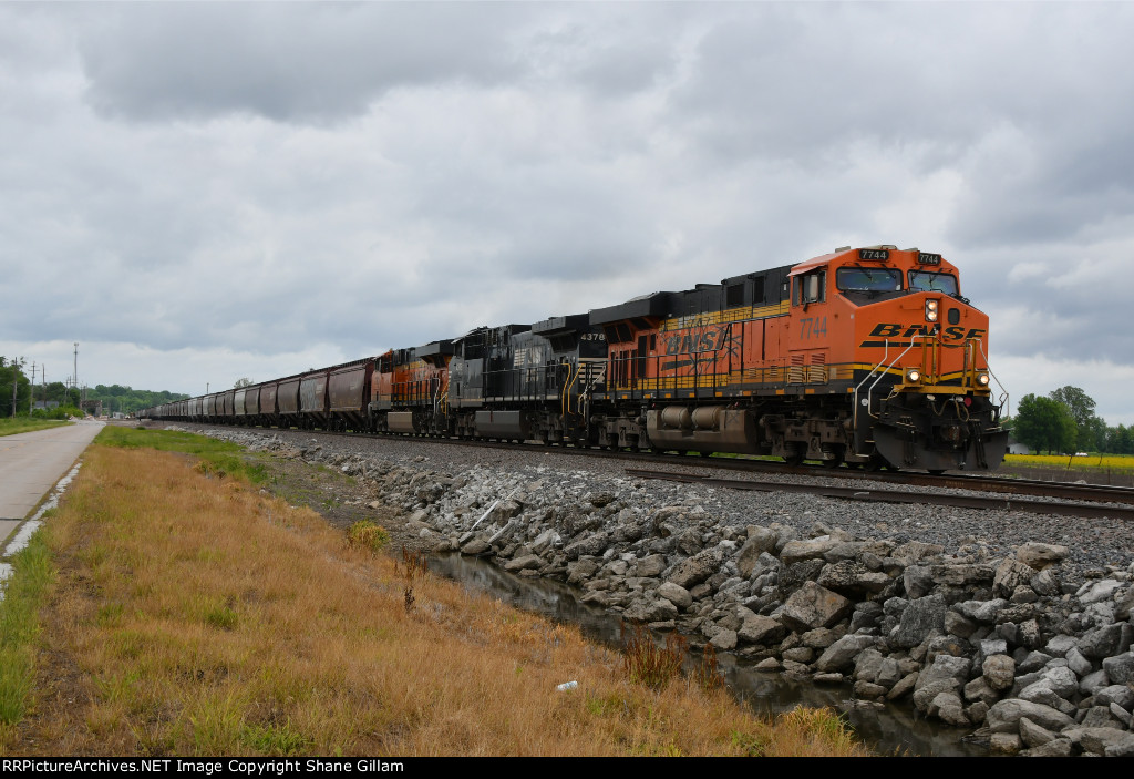 BNSF 7744